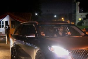 La esposa del fiscal asesinado en Colombia llega a Paraguay bajo una fuerte custodia